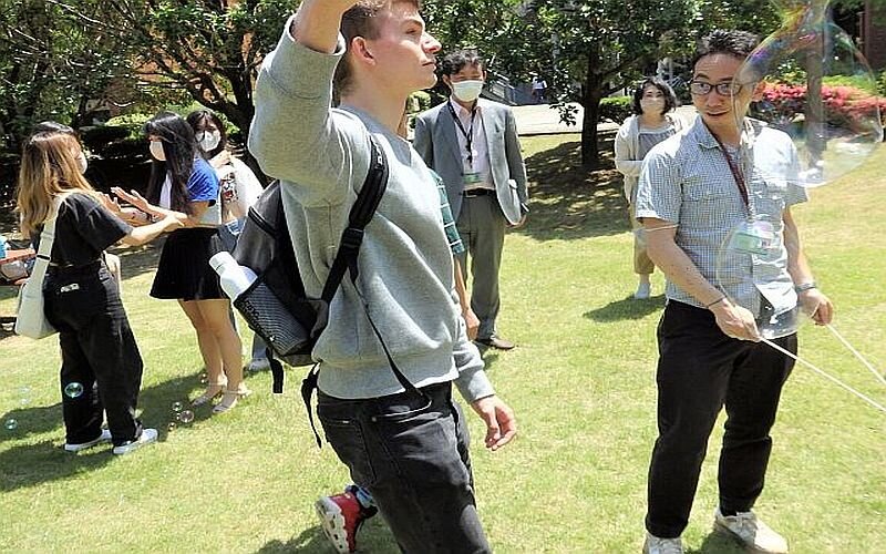 【開催報告】 学生相談室主催イベント「みんなでシャボン玉！」を開催