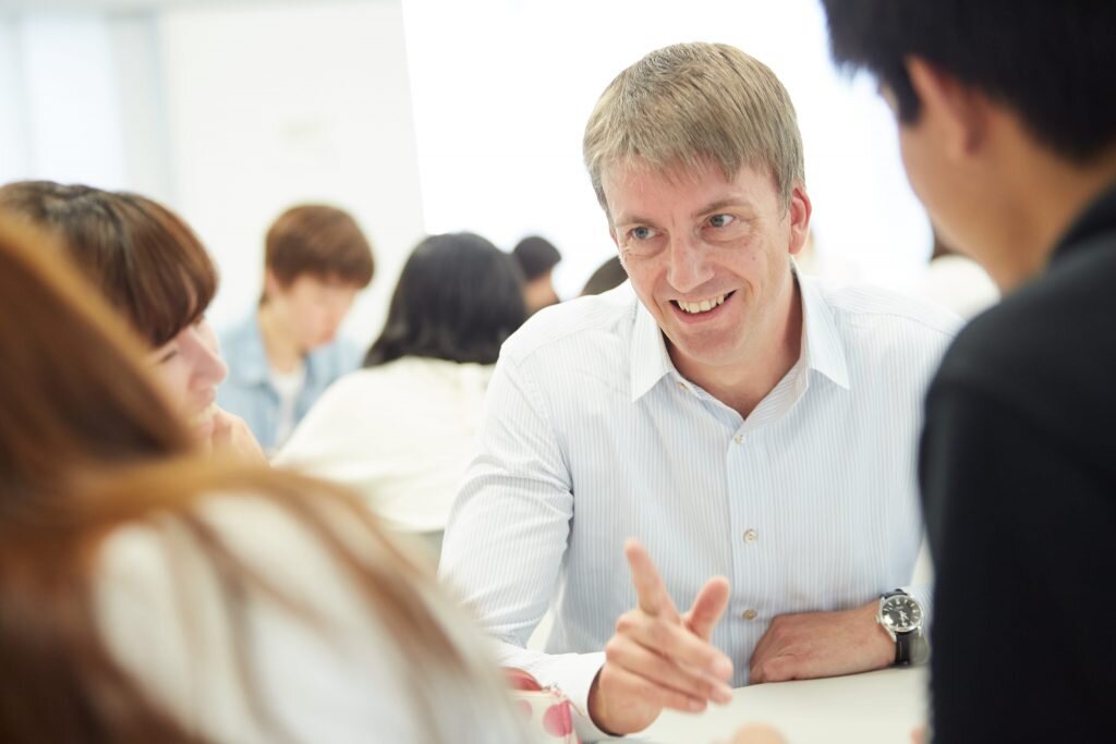 【大学の授業シリーズ】英語オンリーの授業に密着！英語を話すことに自信を持てる授業とは？"Discussion on Culture and Society"