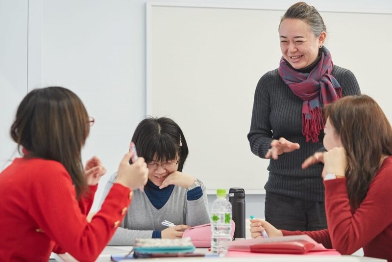 【大学の授業シリーズ】教科書はナシ！先生が話さなくても進む授業！？のヒミツ