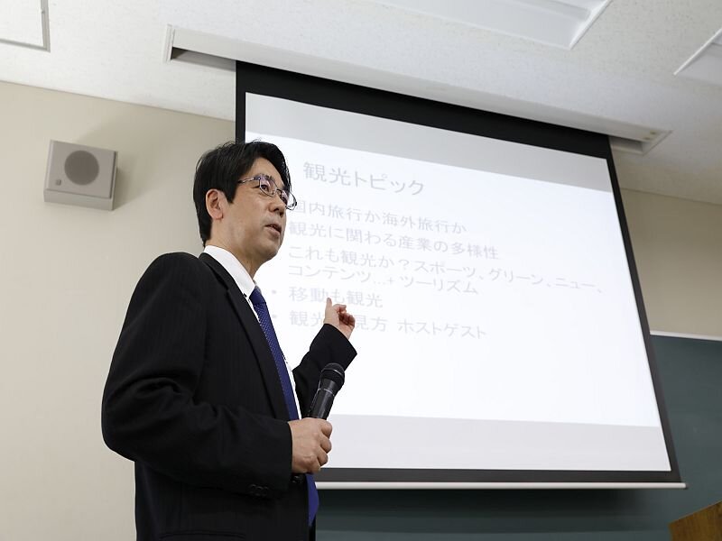 高校と連携し、オンライン授業で地域の特性や観光資源について学ぶ