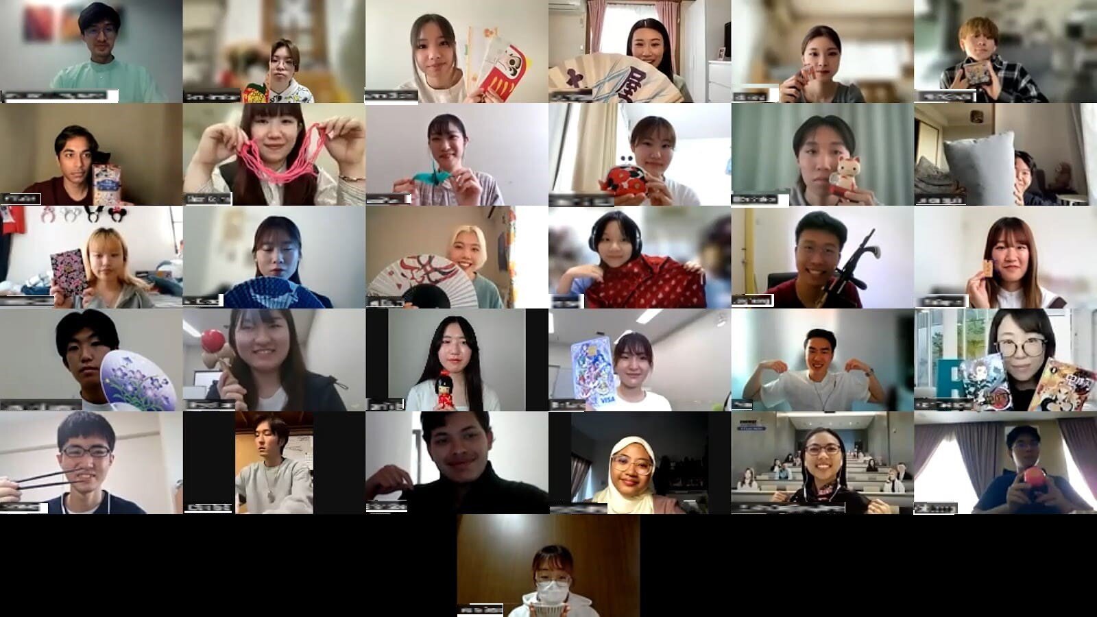 【開催報告】英語コミュニケーション専攻の学生がマレーシアの大学生とオンラインで協働授業を行いました