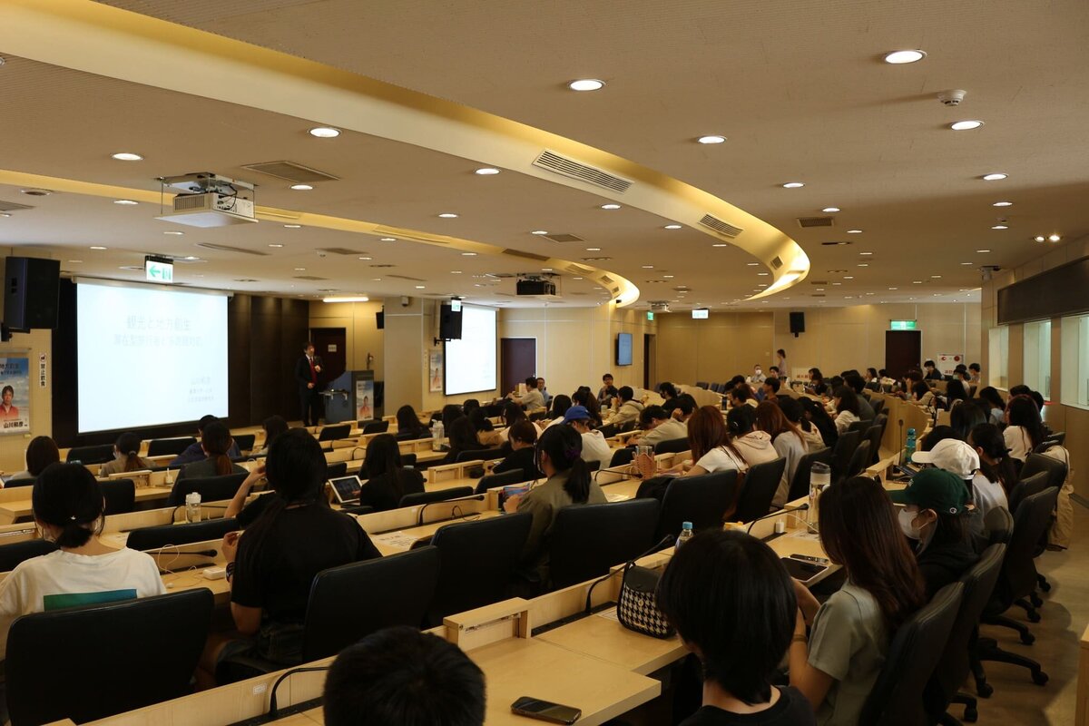 外国語学部山川和彦教授が台湾で講演 麗澤大学