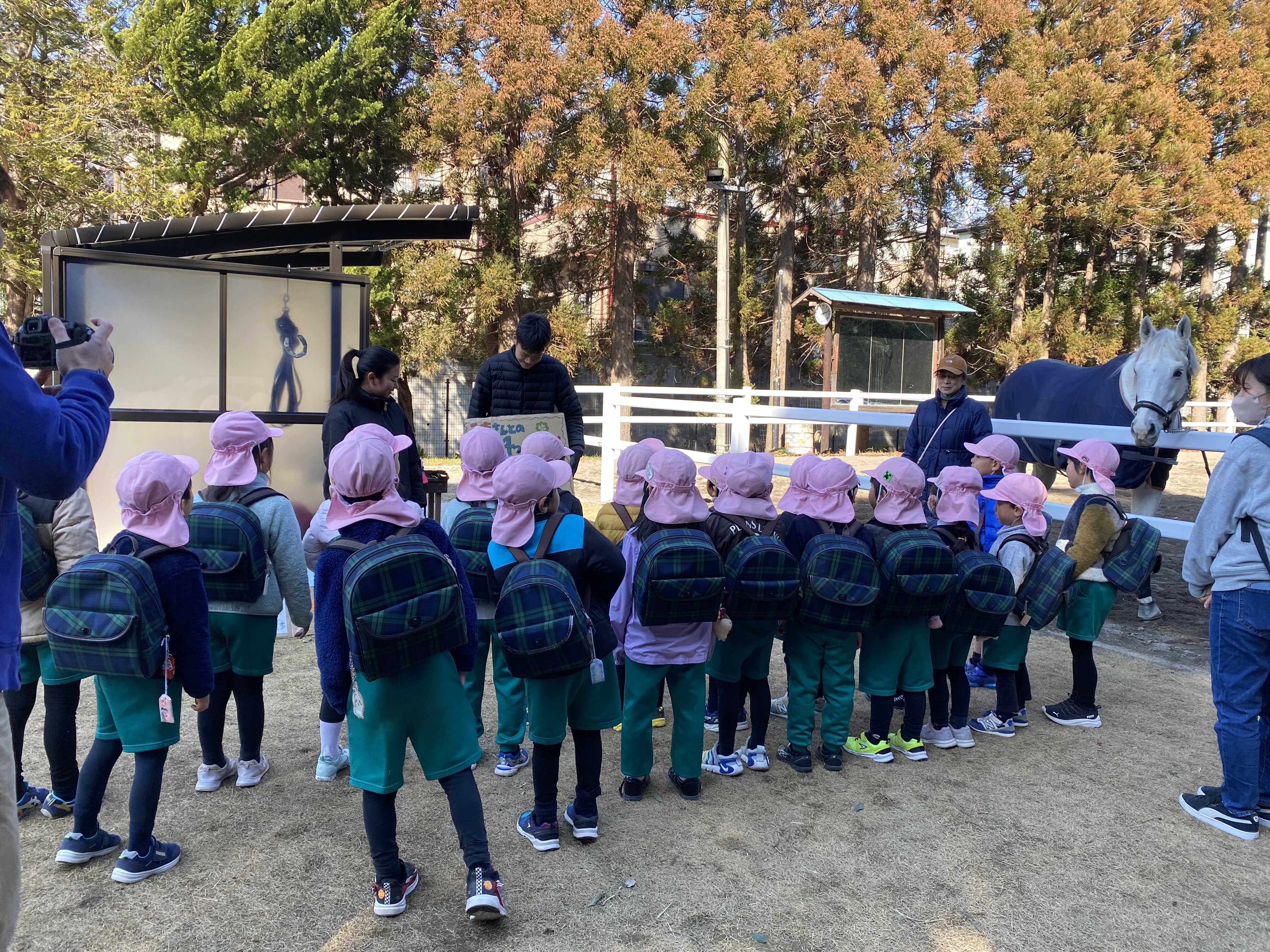 【開催報告】馬術部開催の麗澤幼稚園児と馬のふれあい会