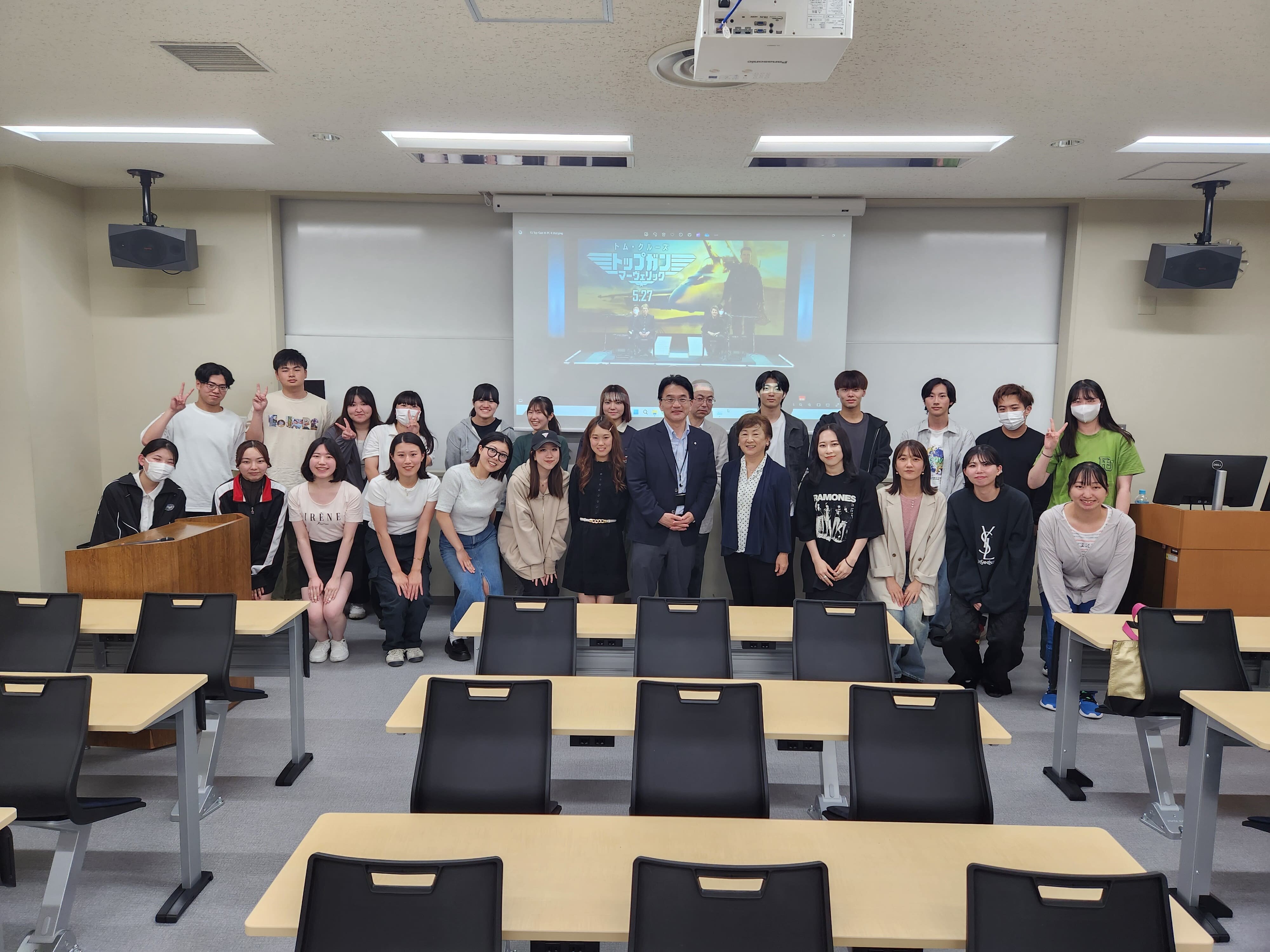 【開催報告】外国語学部客員教授鈴木小百合先生の特別講義「エンターテインメント通訳の仕事2024」