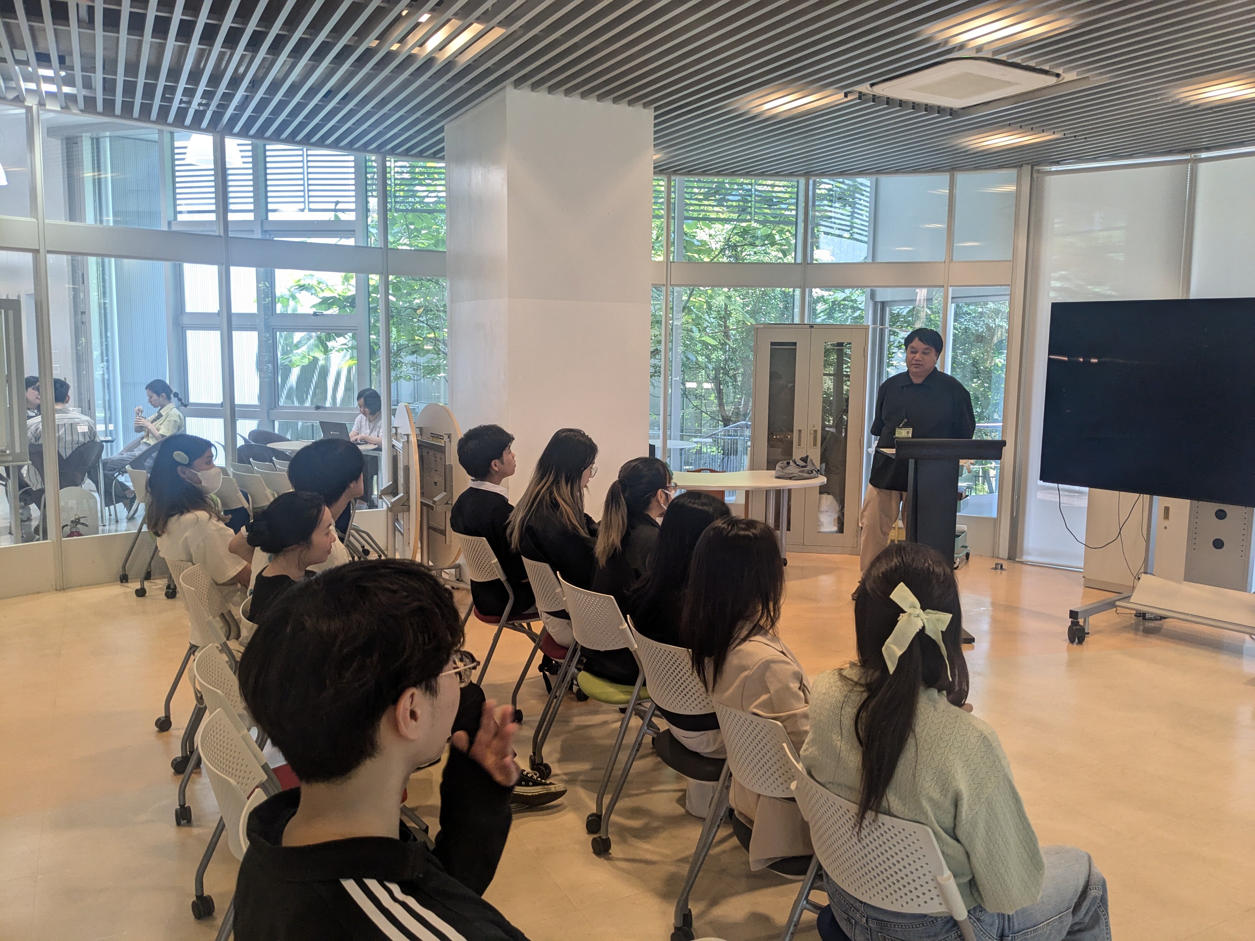 【開催報告】国際学部留学生奨学金の授与式を行いました。