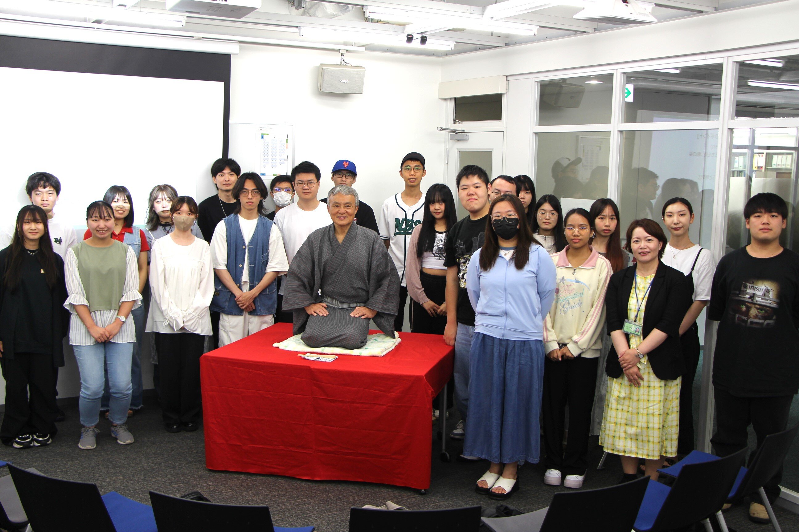 【開催報告】本学副学長唐木重典先生による落語会を開催
