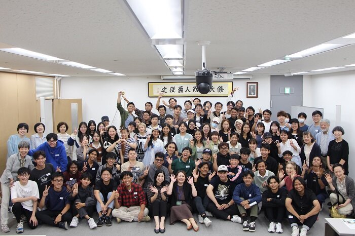 【開催報告】国際学部 井上里鶴准教授が日本語学校の学生に対し模擬授業を実施