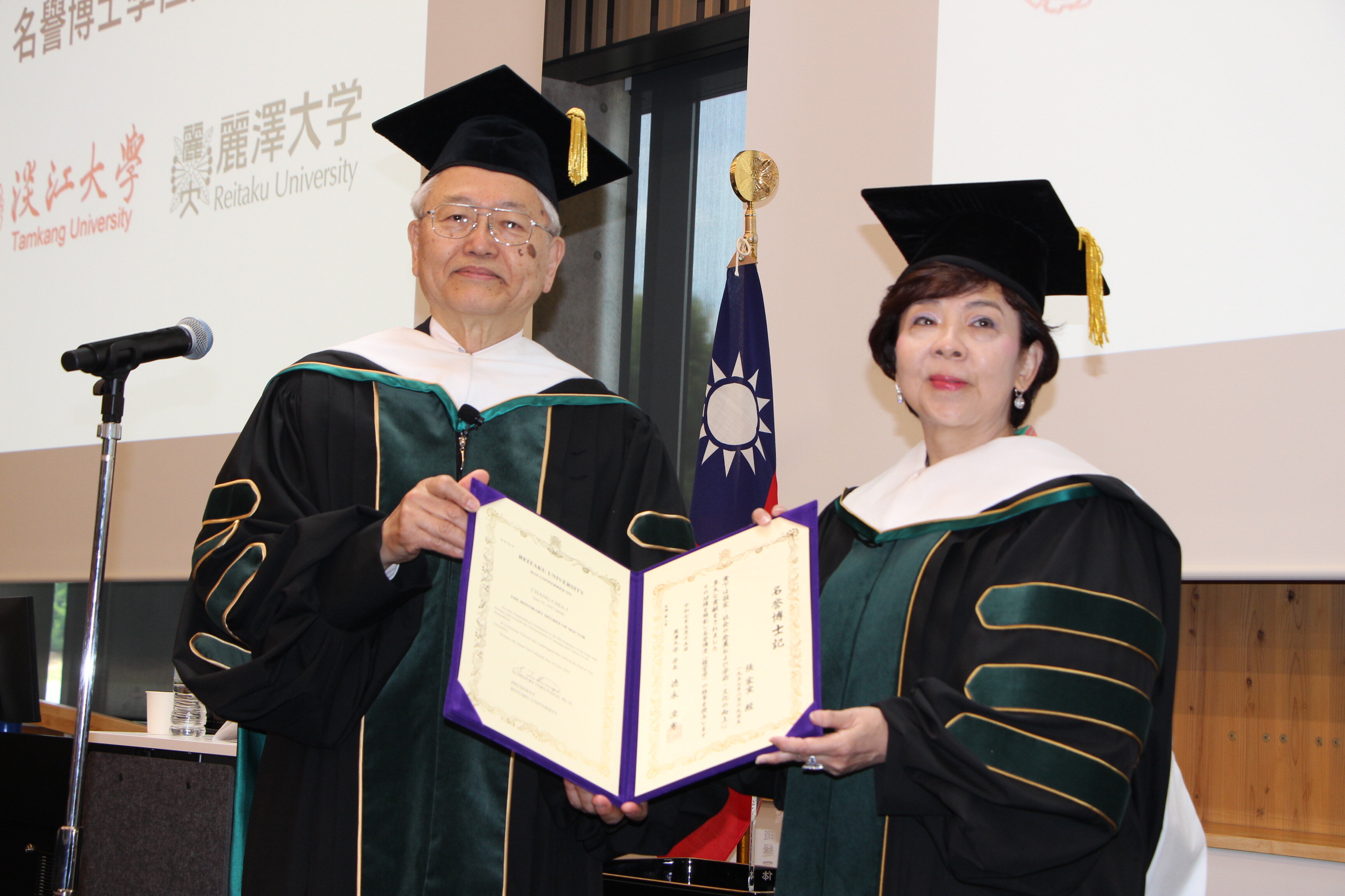 淡江大学（台湾）の張家宜理事長に名誉博士号を授与