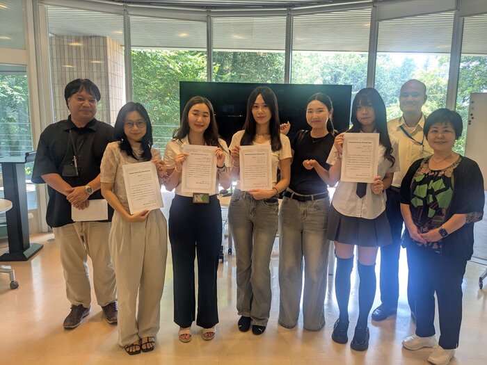 【開催報告】国際学部で2025年度留学生奨学金の授与式を行いました。