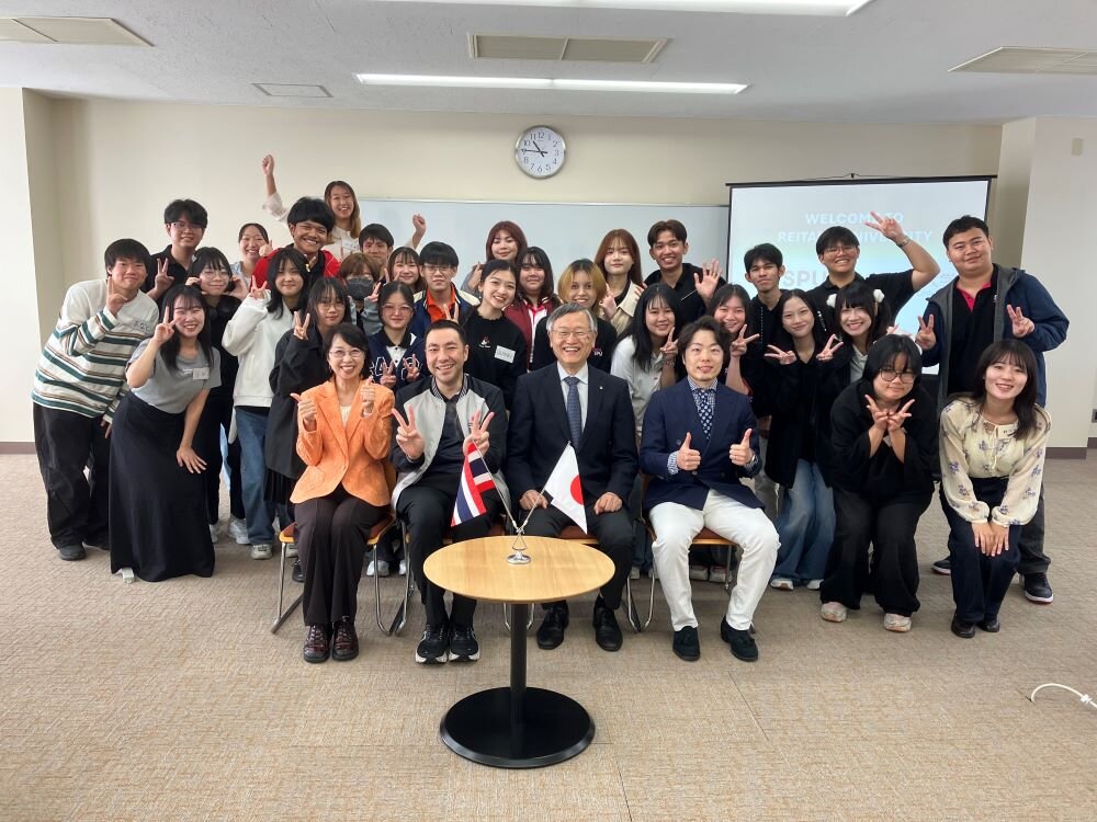 Students from Sripatum University in Thailand visit our university