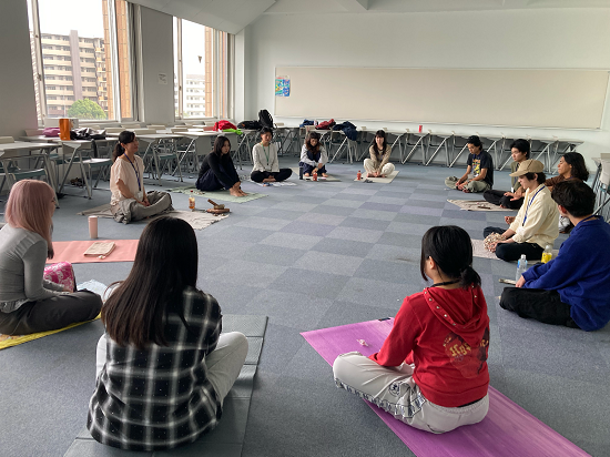 【開催報告】特別授業「声色 - Dialogue × Yoga：対話実践におけるembodimentの探究」を実施しました