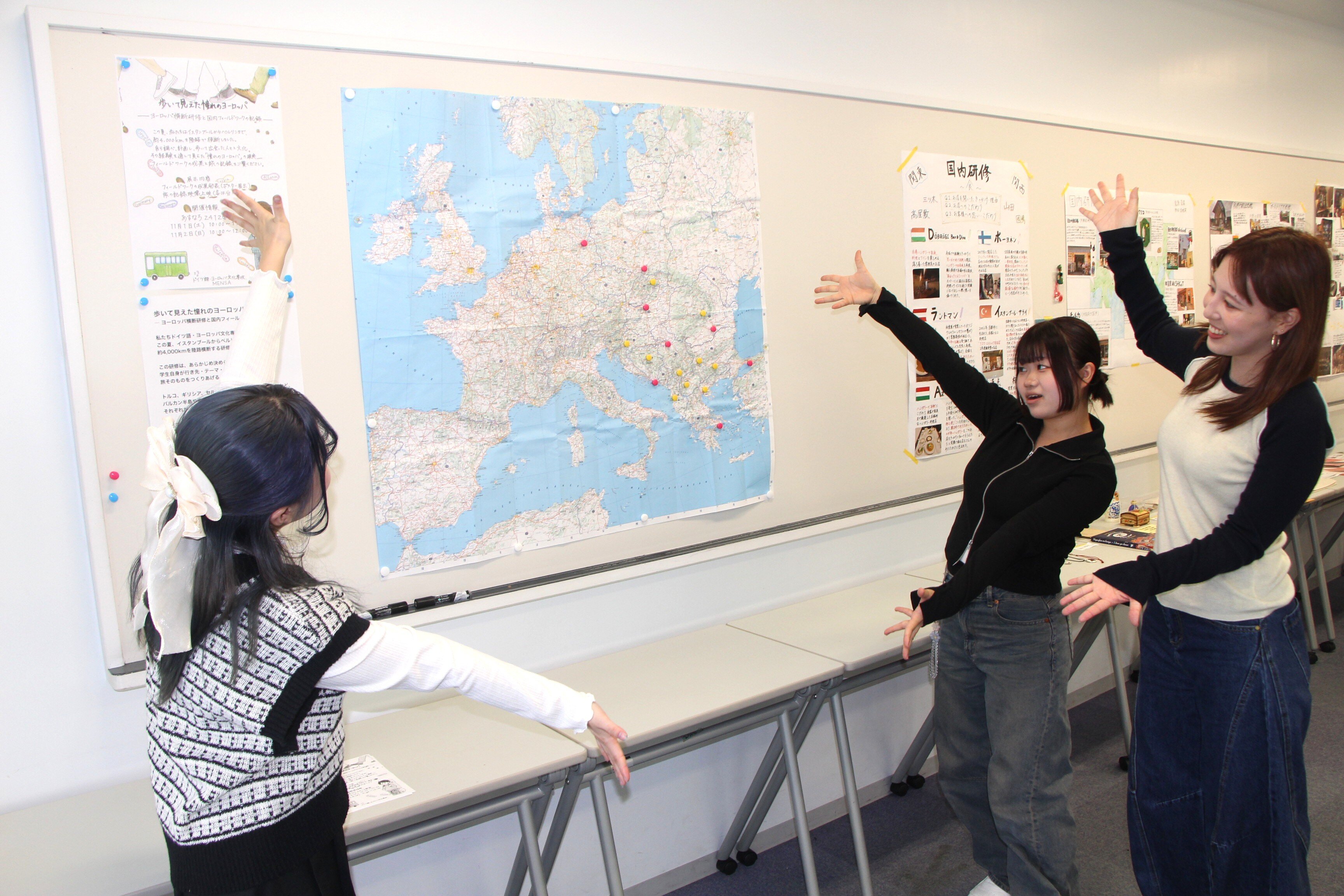 【学生の活躍】麗陵祭でヨーロッパ横断研修の成果を展示