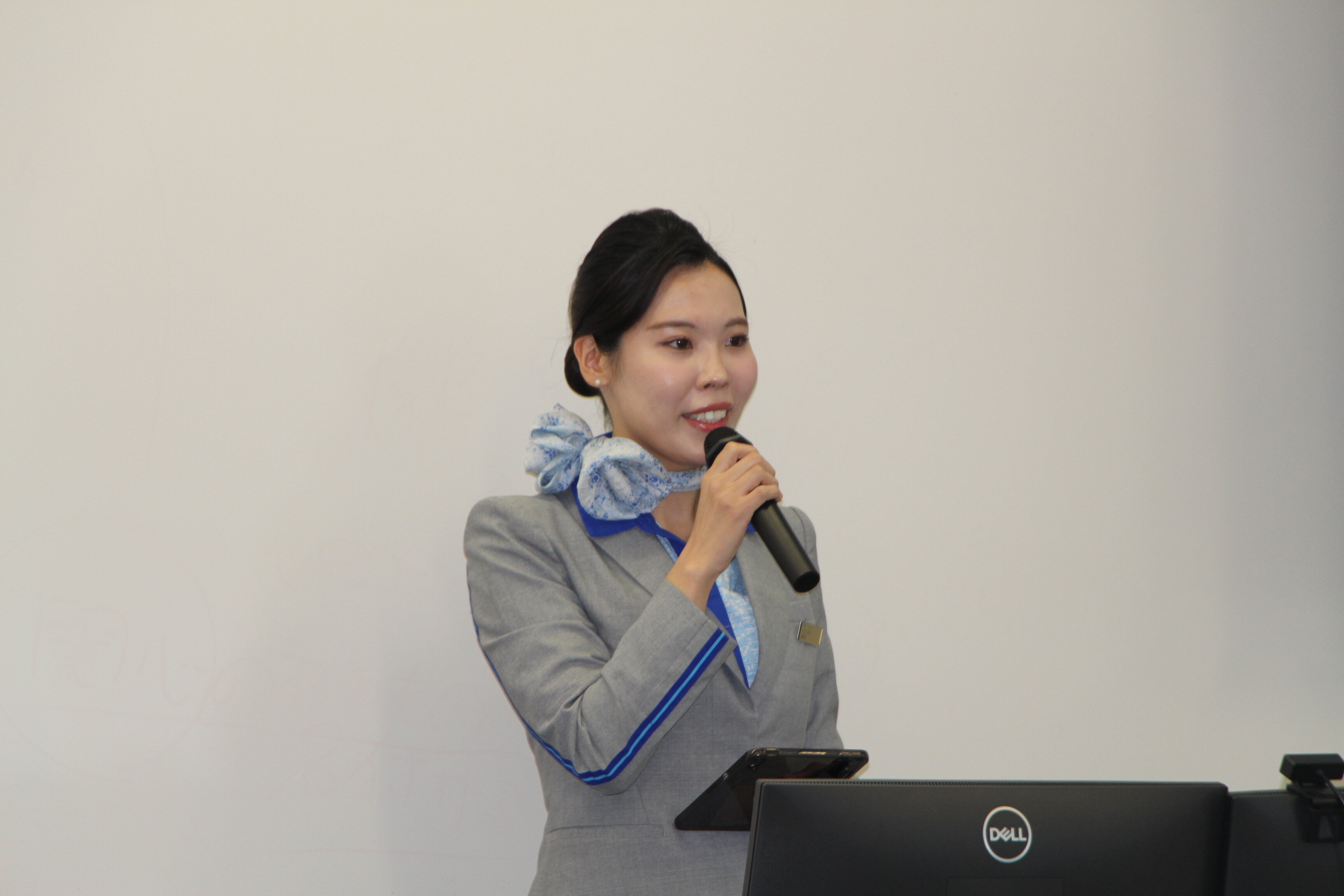 【開催報告】外国語学部ホスピタリティ科目「Advanced Hospitality Studies Ⅱ」全日本空輸株式会社現役客室乗務員による特別講義