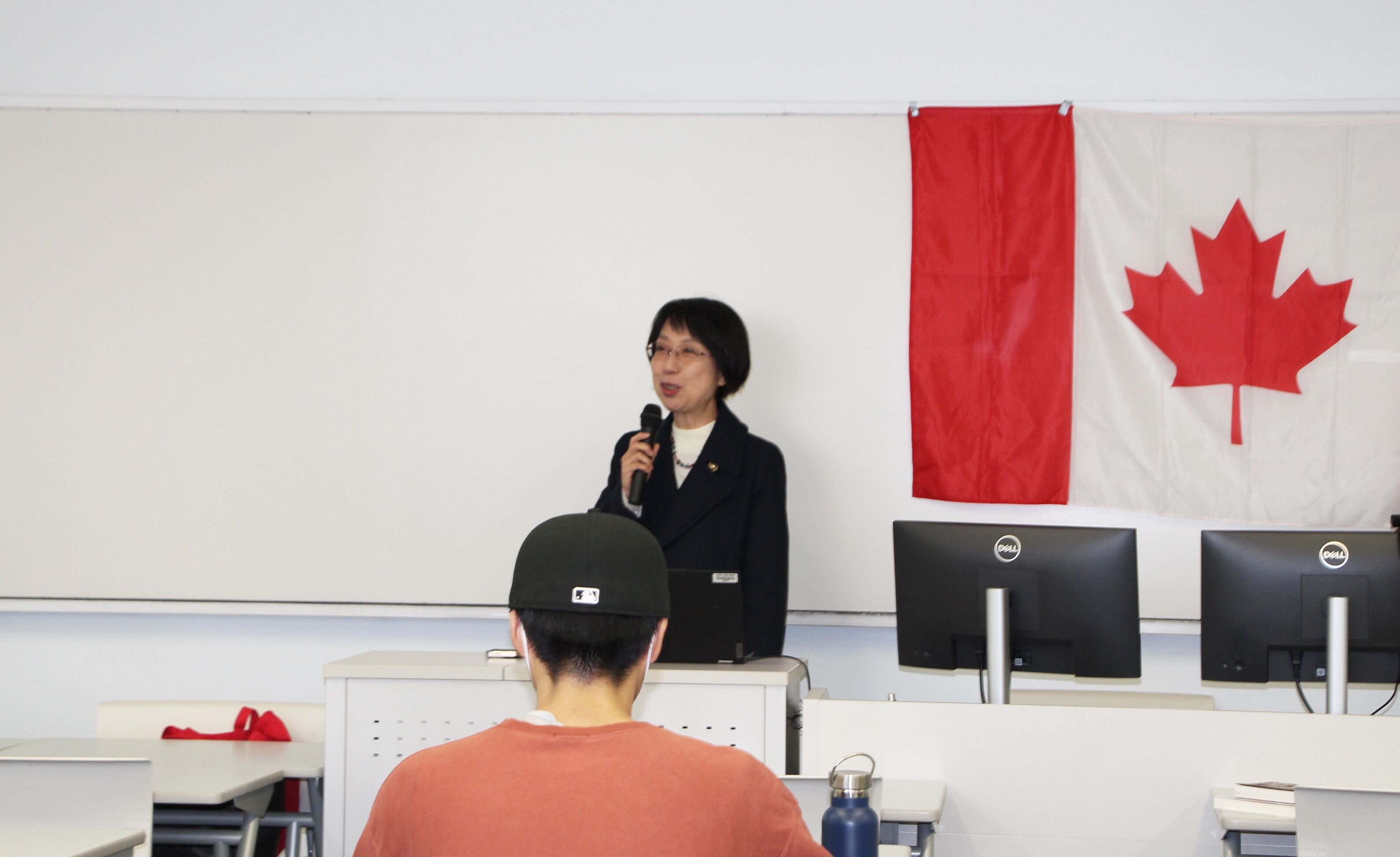 【開催報告】外国語学部「Advanced Commonwealth Studies B」 の授業にて、カナダ観光局 半藤将代氏による特別講義を開催