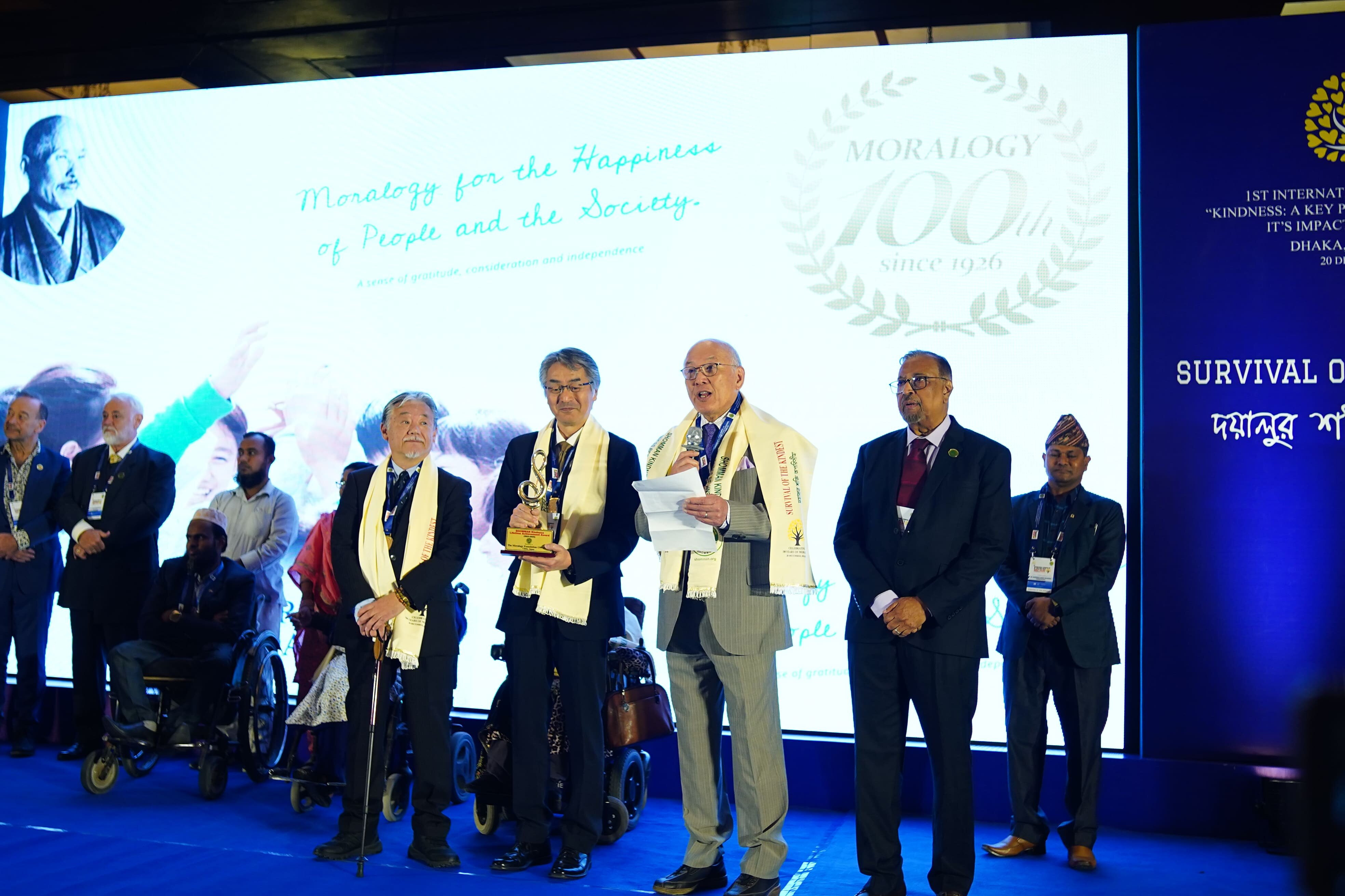 バングラディッシュでショマン財団主催の国際会議に招待され、中山特別教授、犬飼学部長、松島教授がプレゼンテーション