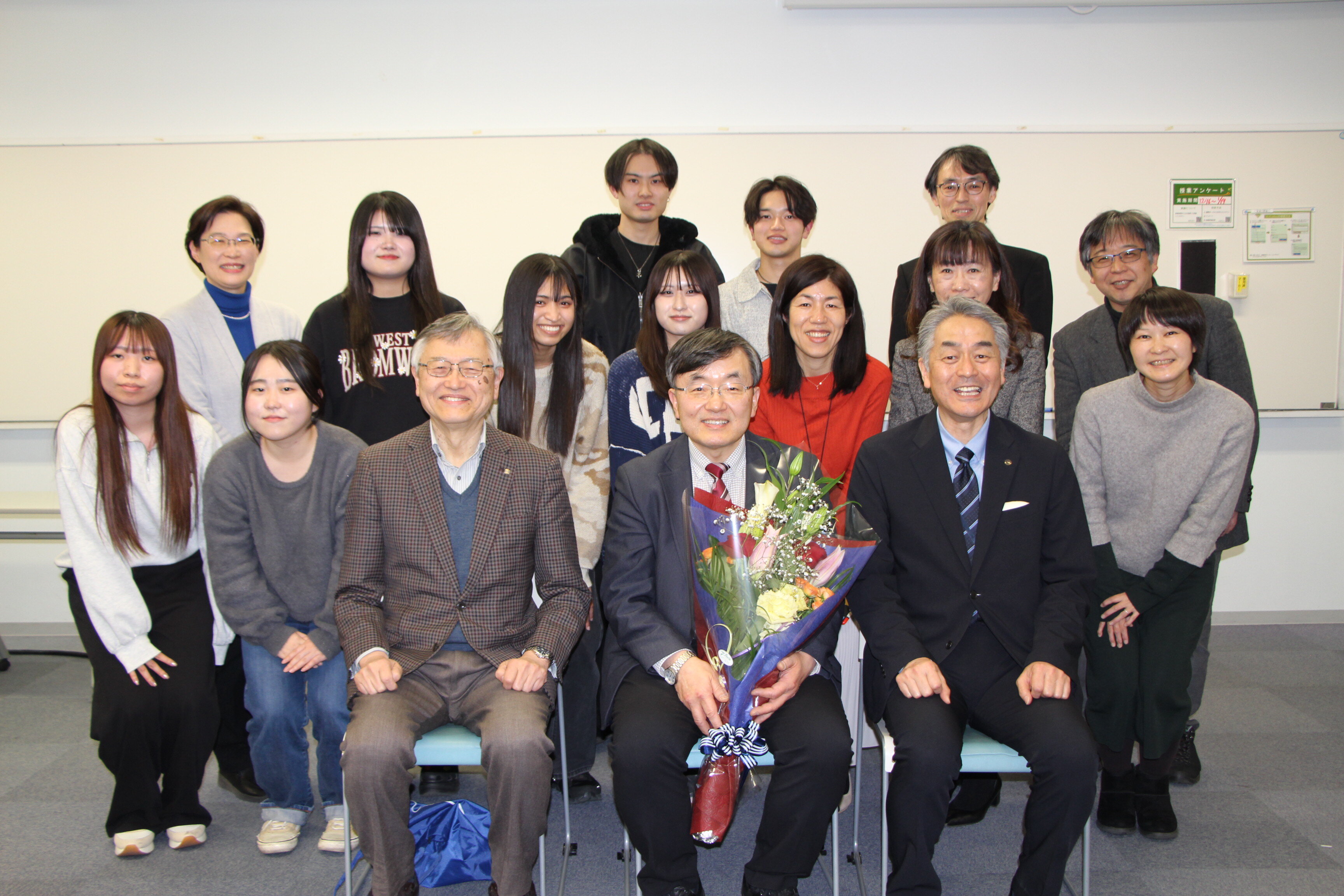 Professor Yutoshi Mori of Faculty of Foreign Studies holds final seminar