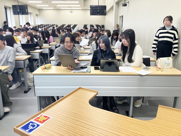 作成した自己紹介カードを用いて英語で自己紹介.jpgのサムネイル画像