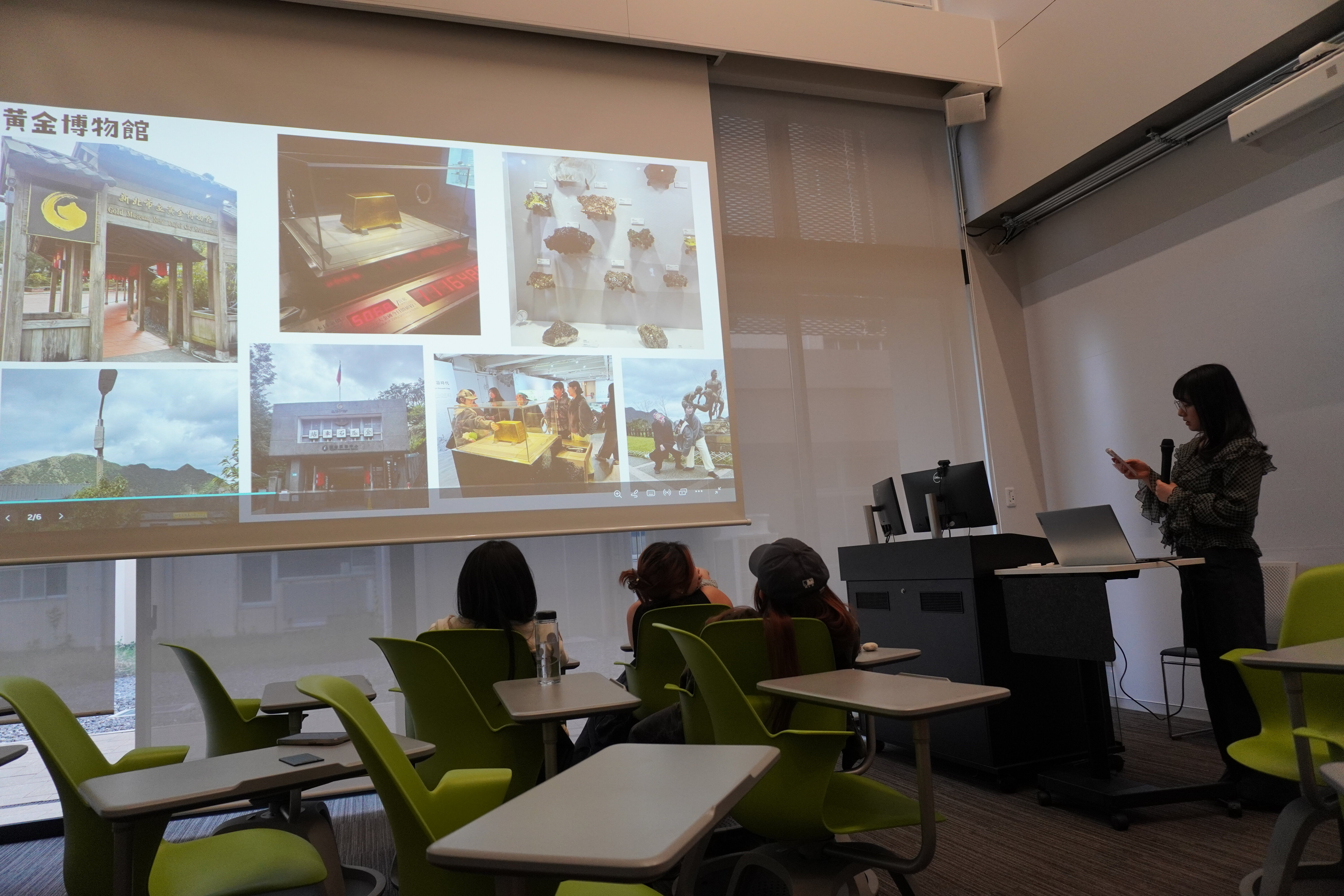 We held a debriefing session by students who participated in the "Taiwan Fieldwork" program.