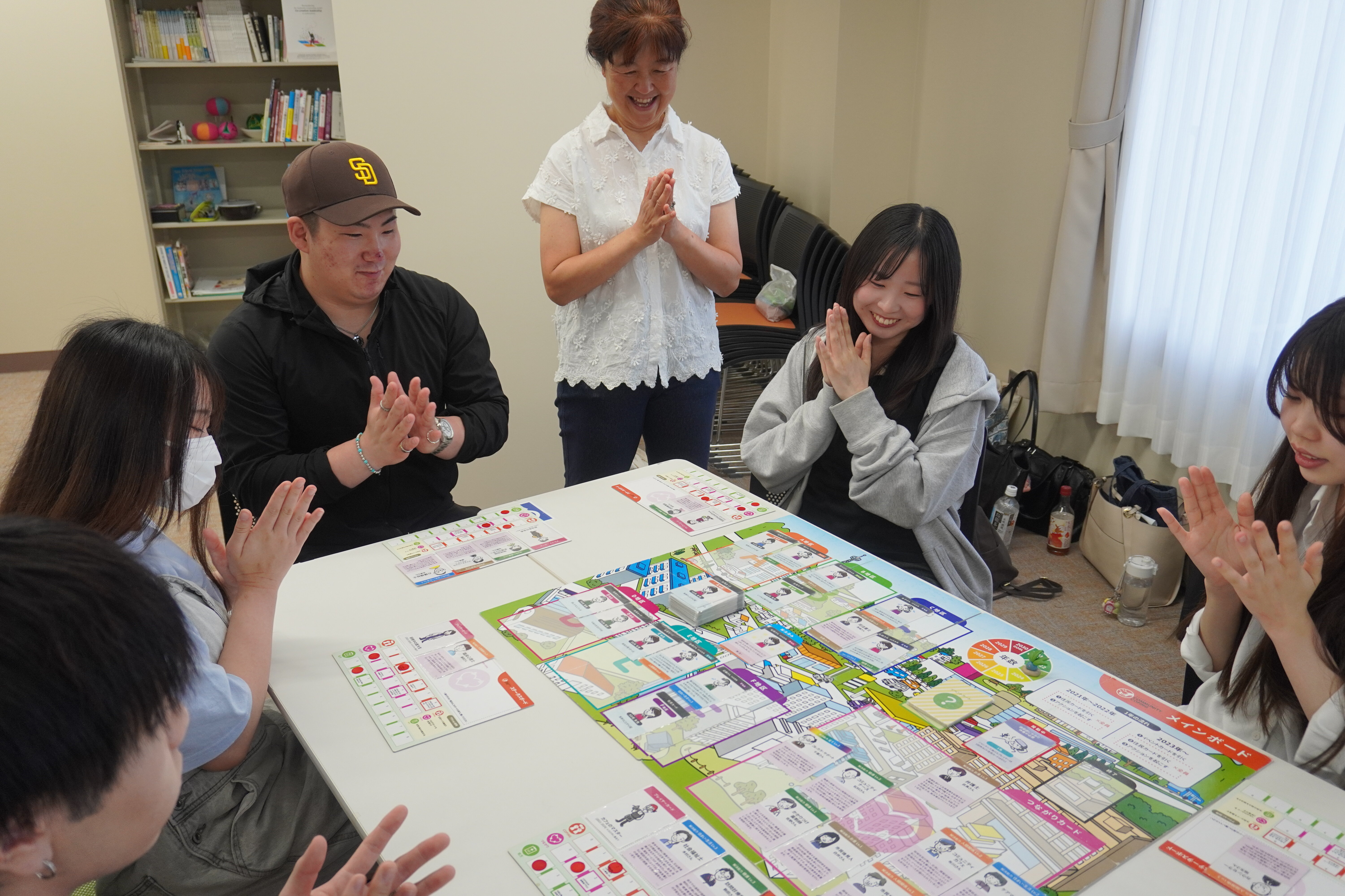 【实施报告】国际学院黑须研讨会和外语学院田中研讨会联合举办了题为“超老龄化社会中的社区”的研讨会。