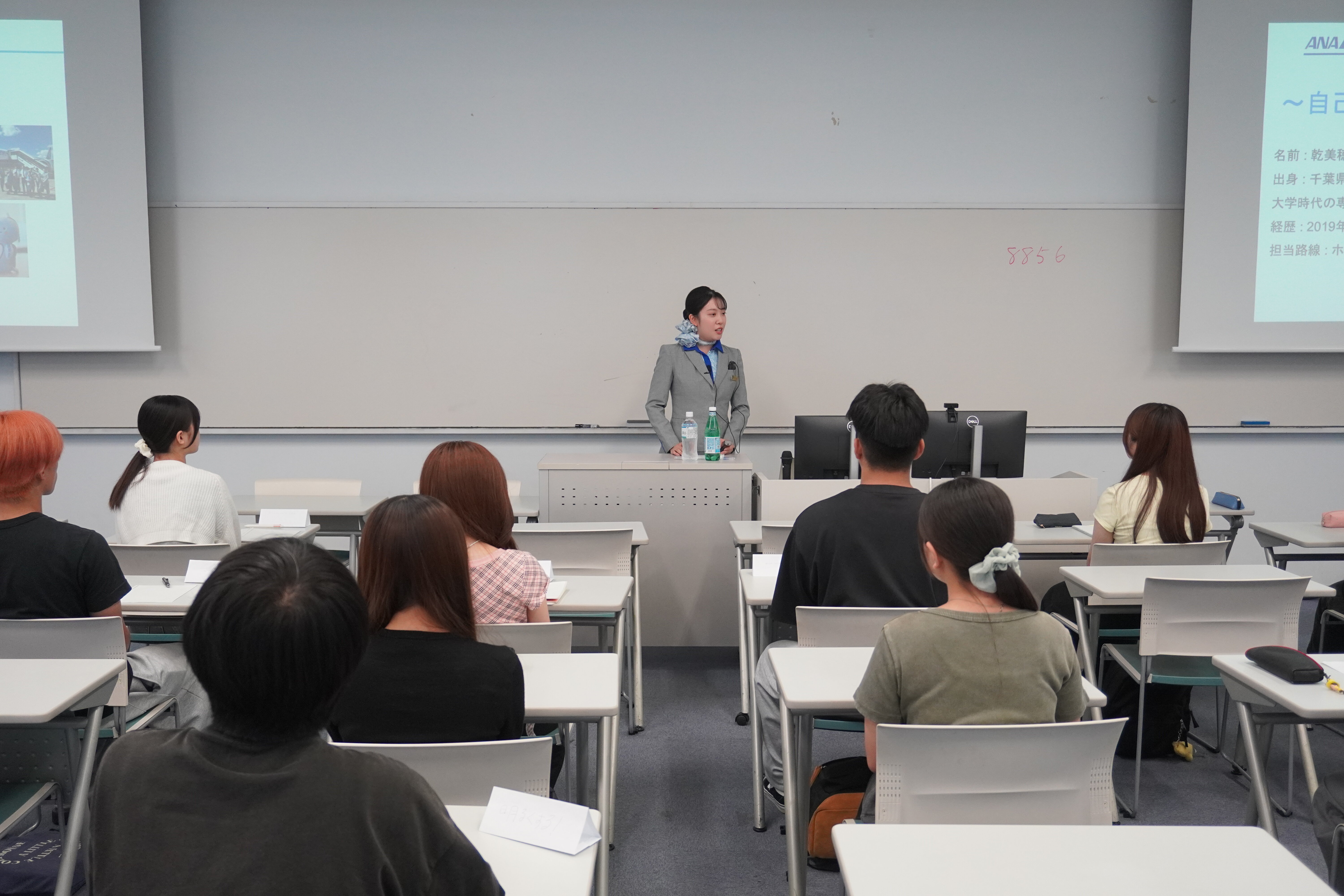 【開催報告】外国語学部「Introduction to HospitalityⅠ」ANA現役客室乗務員による特別講義を開催 ―「空の仕事」の魅力とホスピタリティを学ぶ―