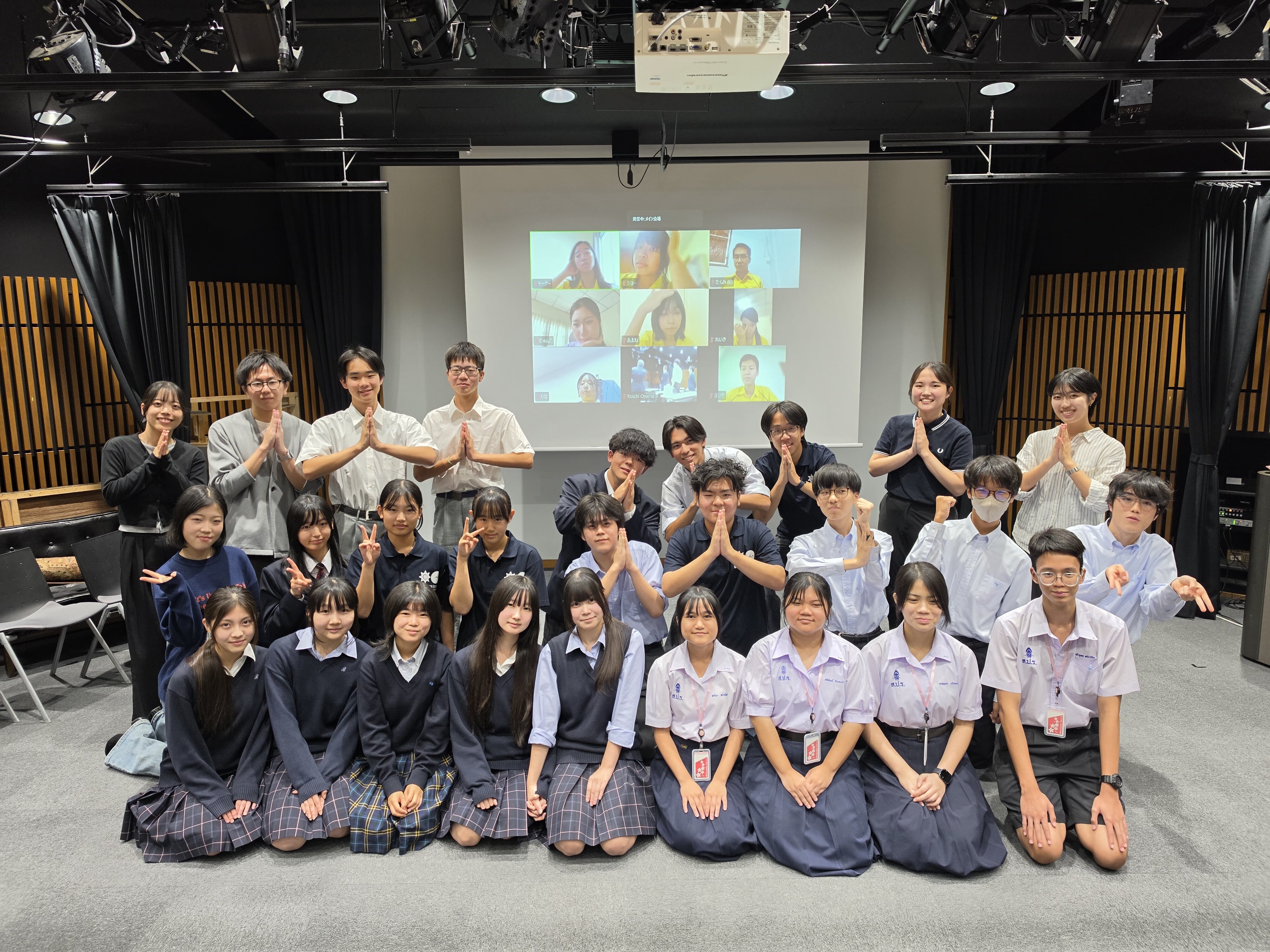 【学生の活躍】高校生国際会議に麗澤大学学生がファシリテーターとして参加