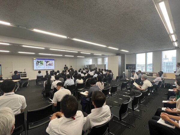 3_発表会.jpg