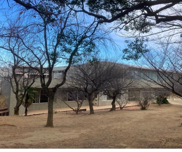 習志野市の歴史がある図書館.jpg
