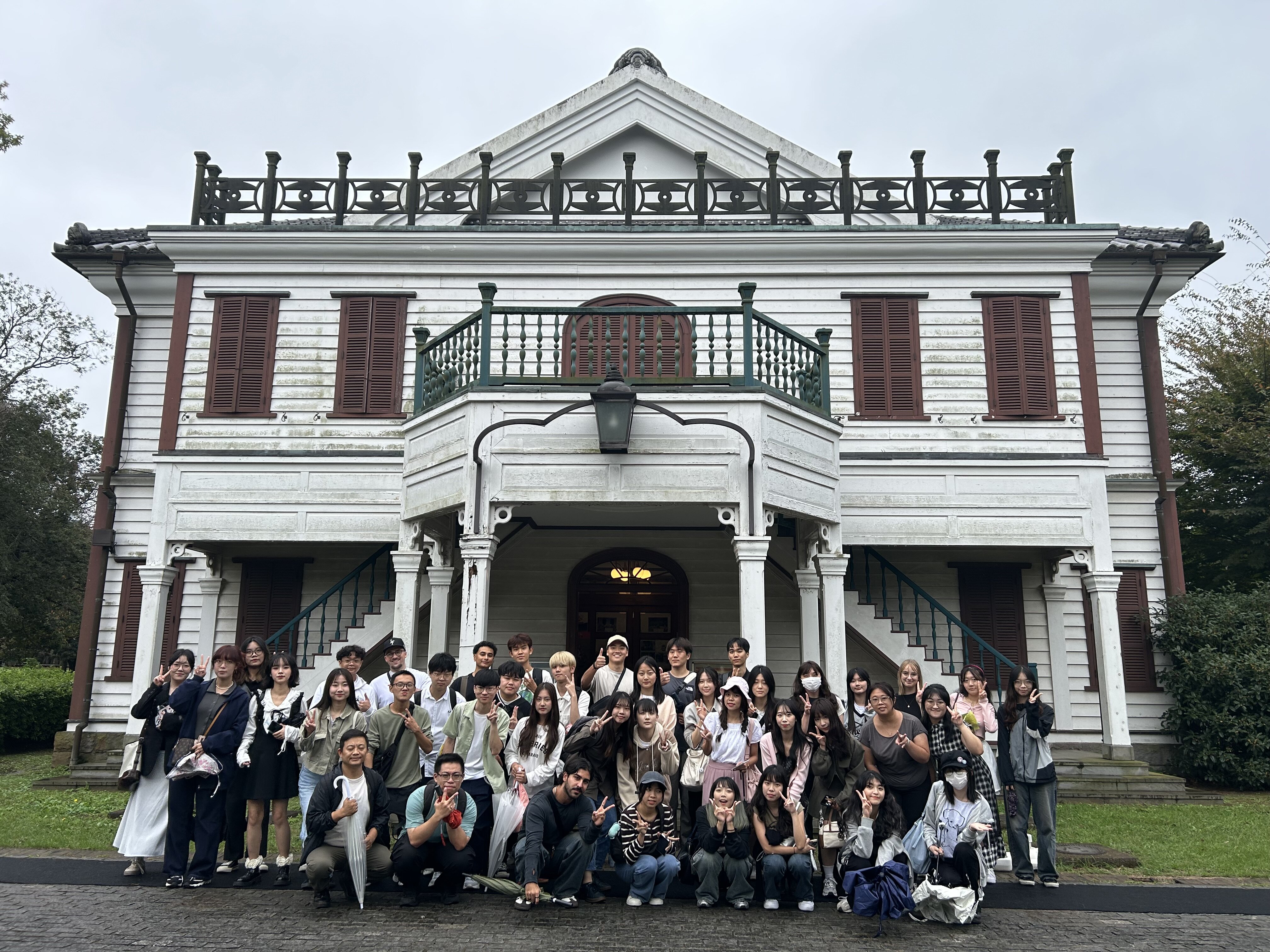 房総のむら入り口集合写真2.jpg